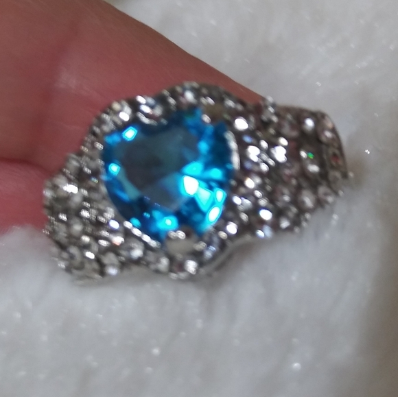 Blue Heart ring - Picture 4 of 12